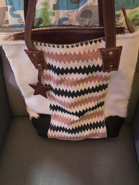 Women’s Chevron Pattern Tote Bag with Brown Leather Trim- Concealed Carry